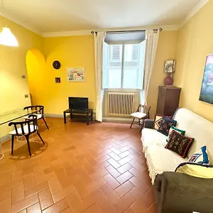  Appartamento A Flat In Santa Croce Italia
